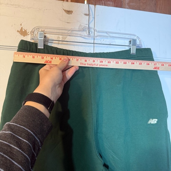 New Balance Dark Green Sweatpants Sport Fleece Women's Size Large Soft Cuffed - Picture 4 of 9